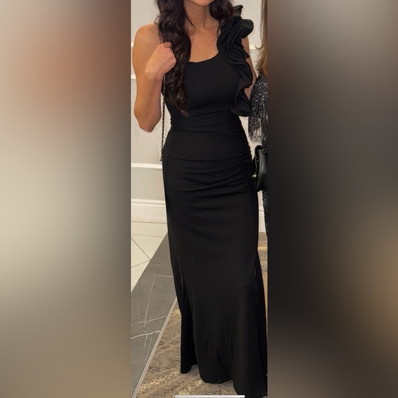 Elegant Black Evening Gown Emerald Sundae Juniors High-Slit Gown Black S Dress - Picture 4 of 11
